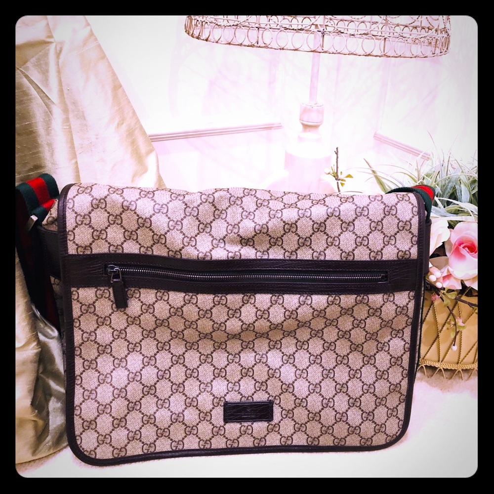 ***AUTHENTIC Gucci Messenger Bag***